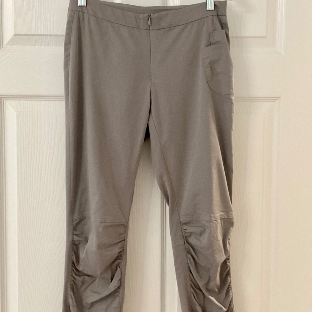 Porto San Francisco Pants Womens Size 2 Shuffle Crop Ruched Knee Gray Zip Front